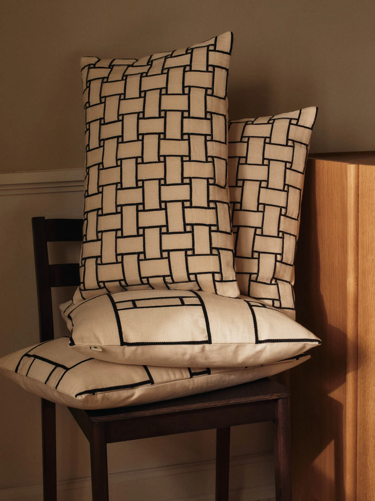 Lattice Cushion - Rectangular - Off-White/Black - Image 2