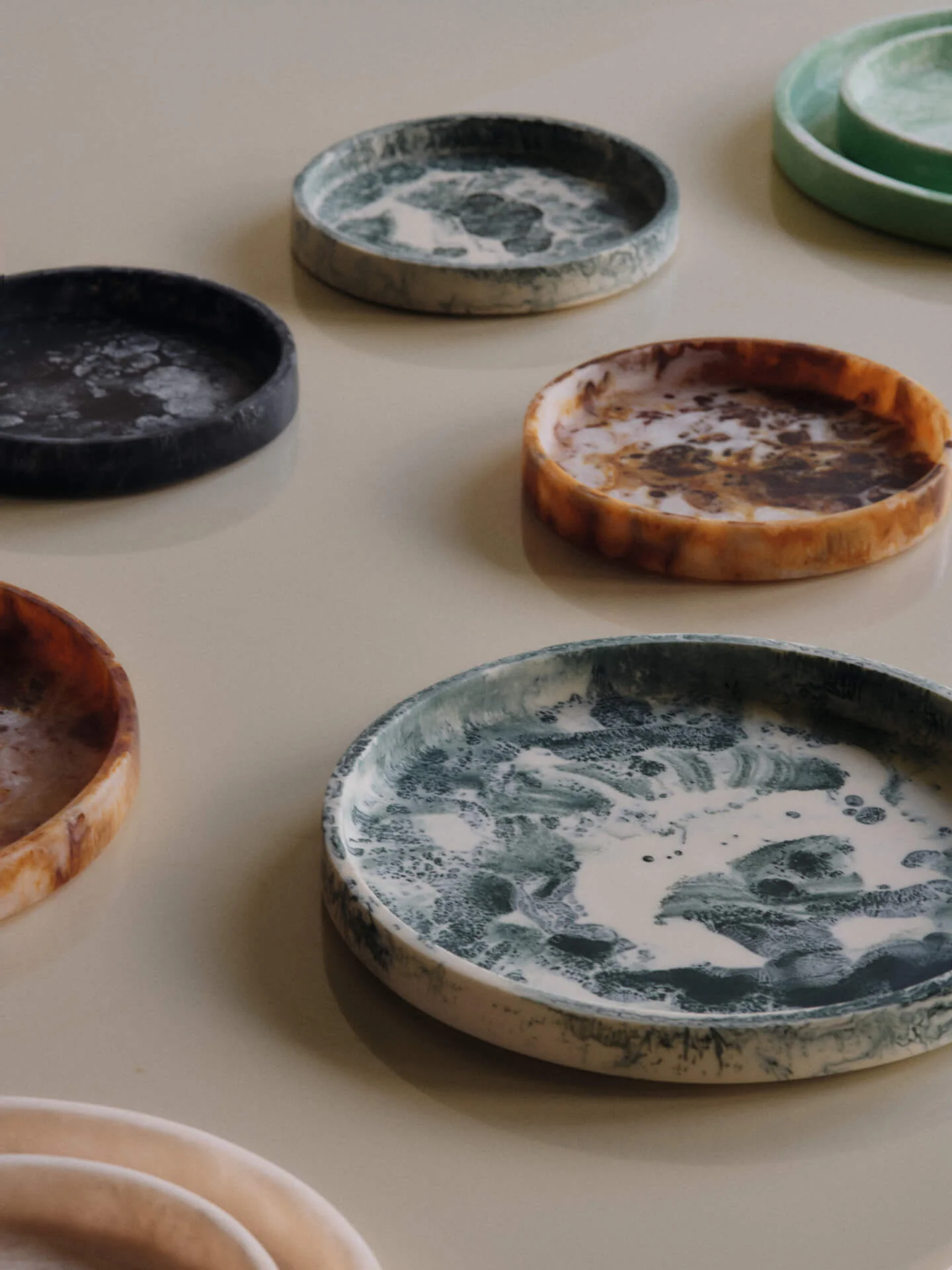 Mist Round Tray - Emerald Off-white - Image 4