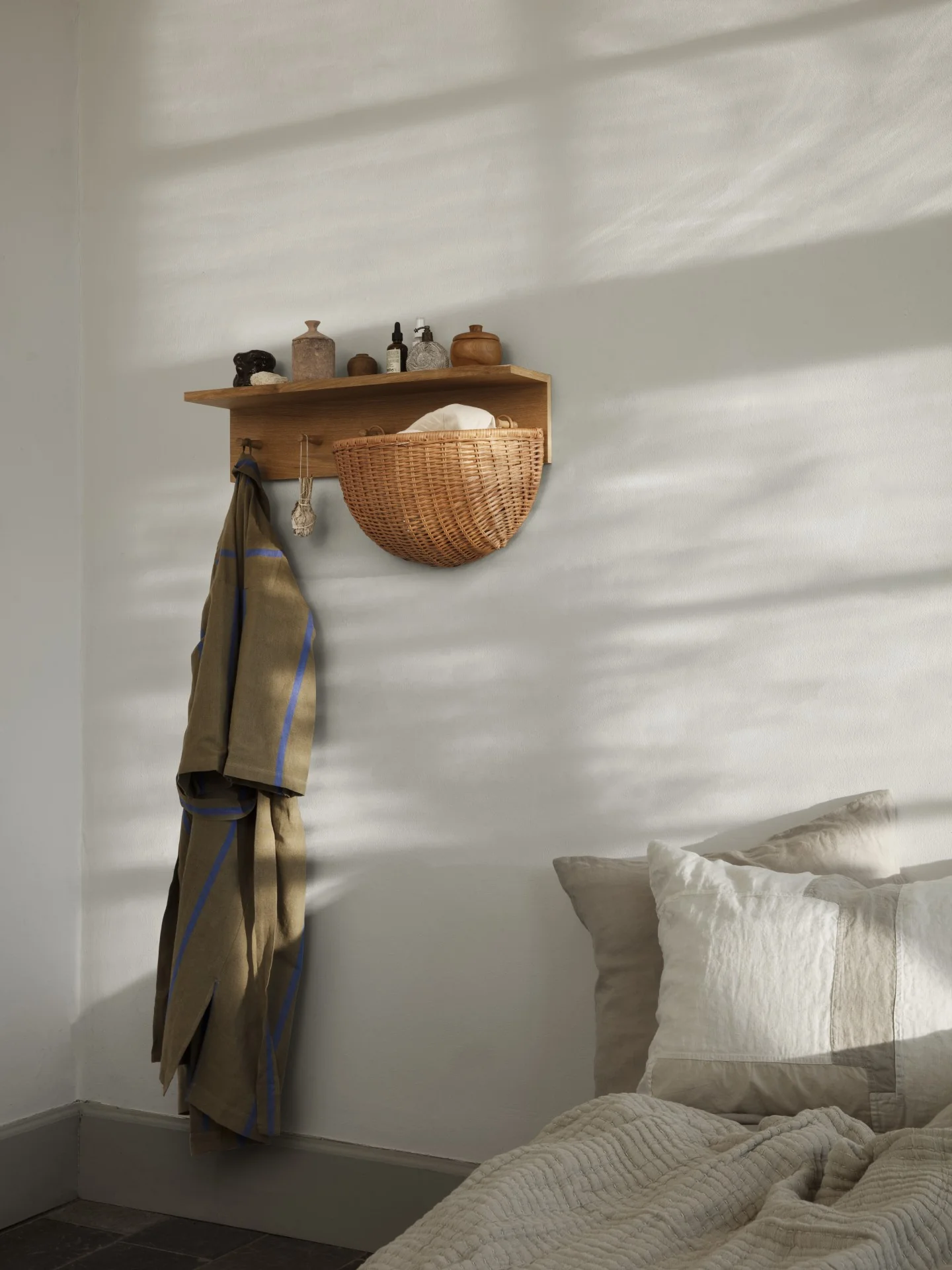 Place Rack - Medium - Oak - Image 2