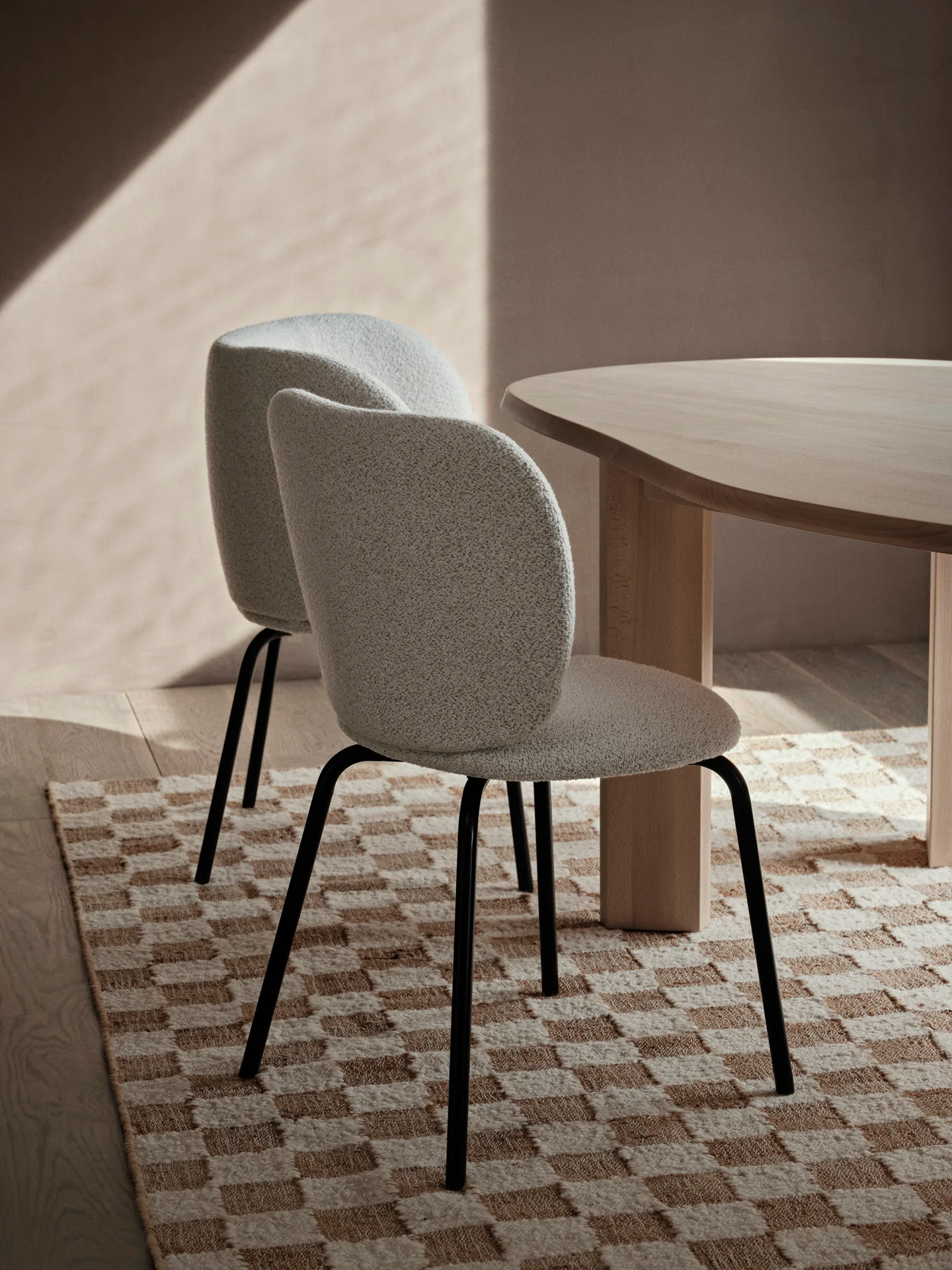 Rico Chair - Black - Soft Bouclé - Off-White/Sand - Image 4