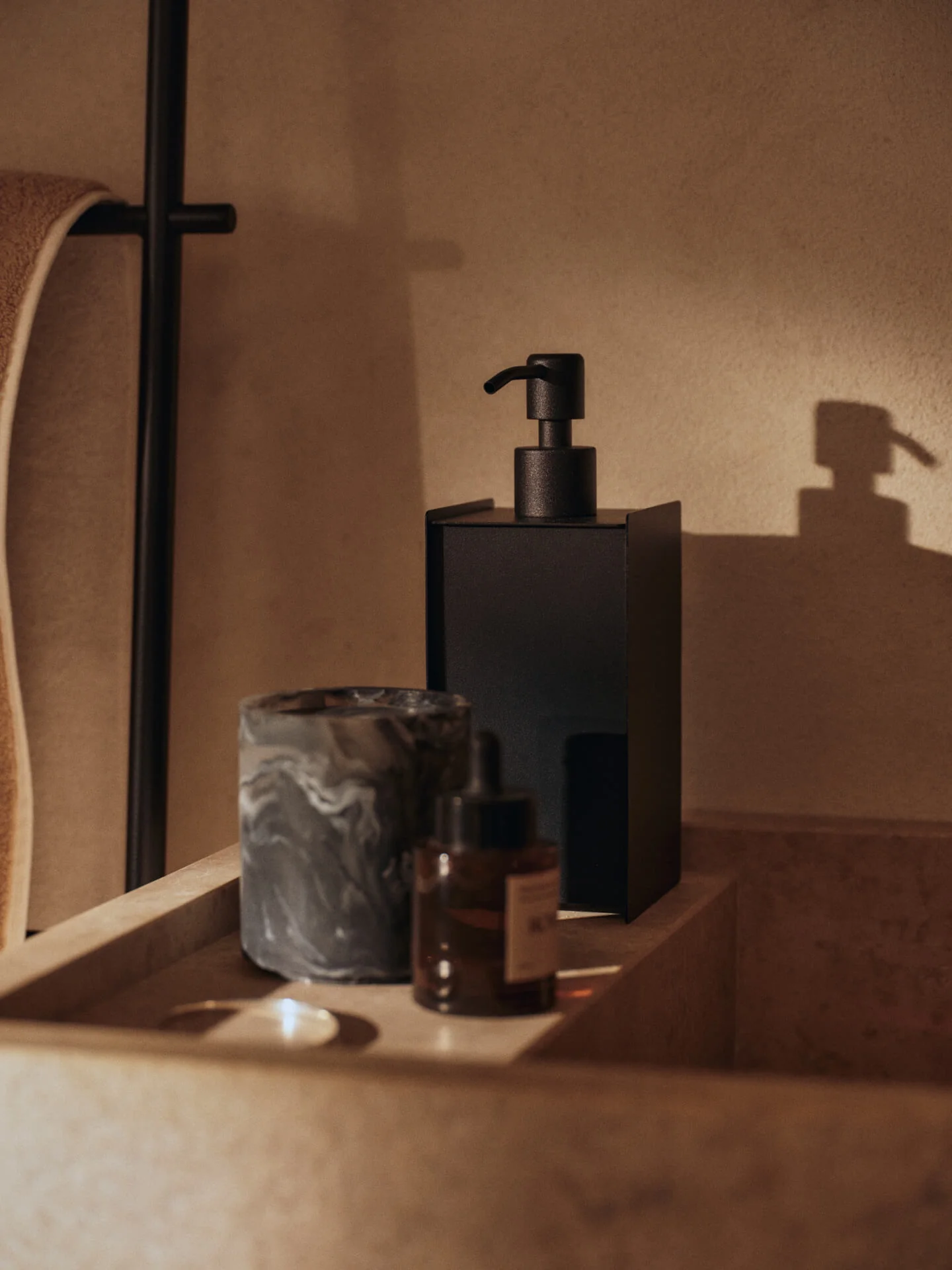 Sama Soap Dispenser - Black - Image 2