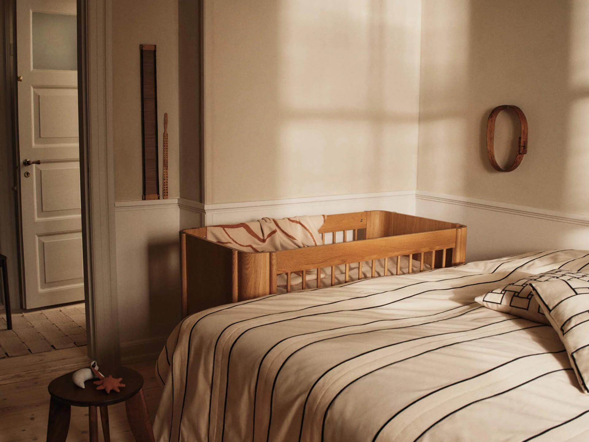 Tilu Baby Cot - Natural Oak - Image 5