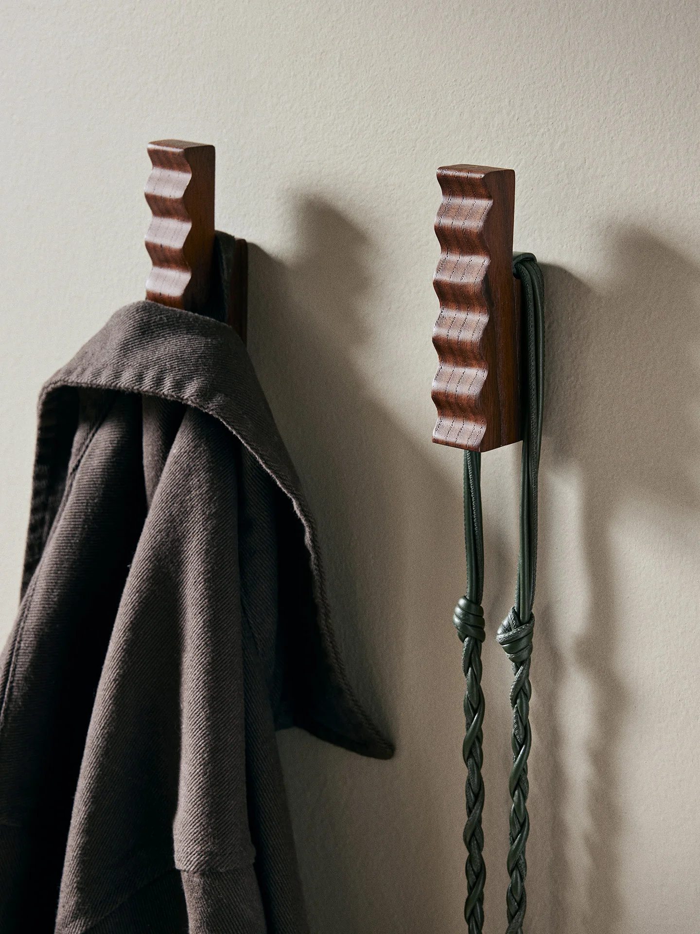 Unda Hooks - Set of 2 - Dark Brown - Image 2